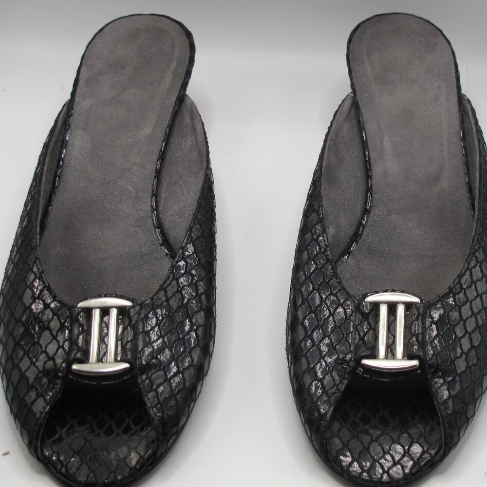 Stuart Weitzman black embossed wedge mule in 8.5N NEW
